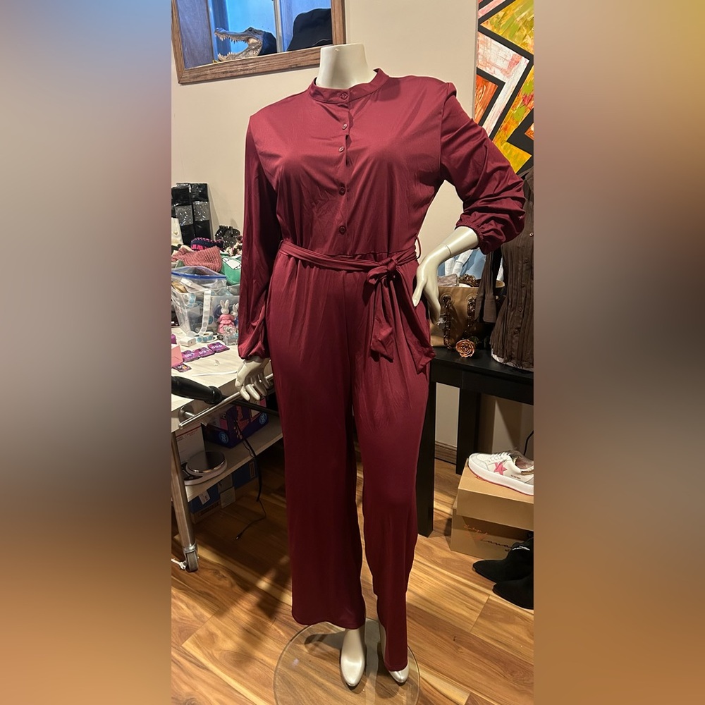 Boutique style wide leg button top jumpsuit with belt in wine red size XXL